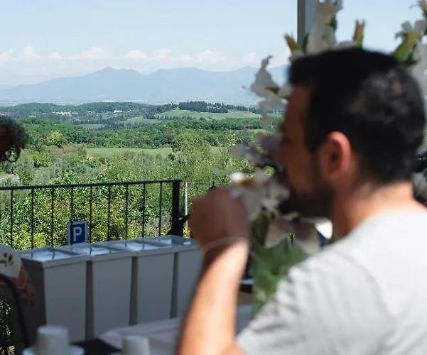 Bed & Breakfast La Finestra Sul Colle 3*